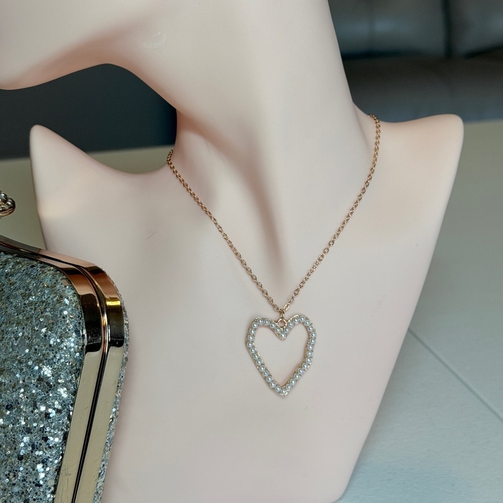 💗 Elegant Gold Heart Pendant Necklace - Picture 7 of 7
